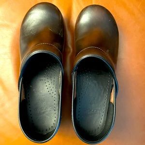 Dansko clogs- hardly worn